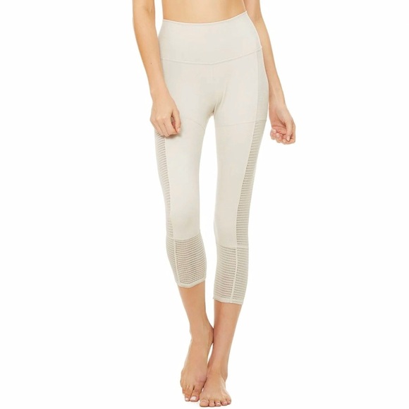 Alo Yoga Off The Grid Capri Color Bone Size Small - Picture 11 of 14
